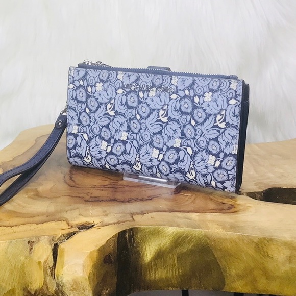 Michael Kors Jet Set Double Zip Floral Wristlet - Picture 2 of 8